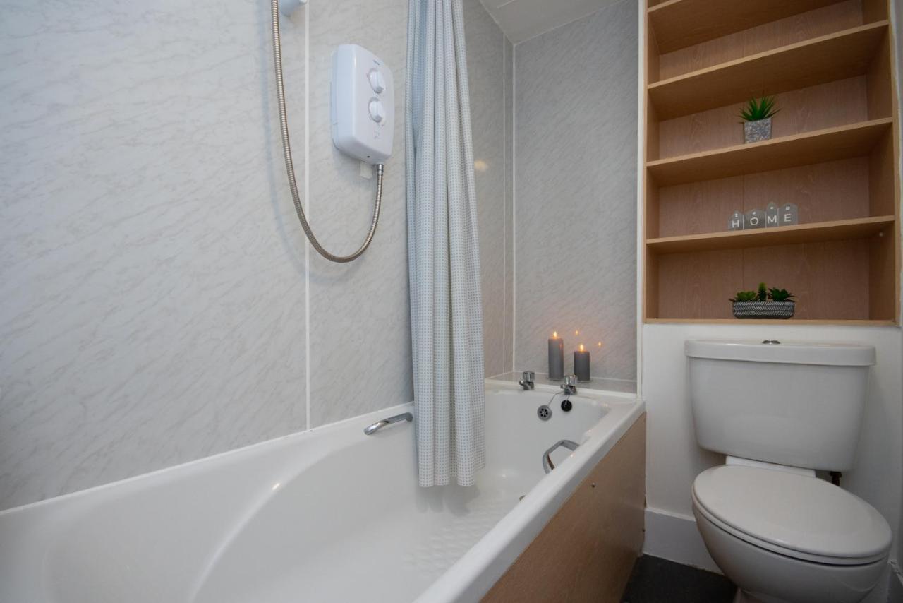 Dwellcome Home Ltd 1 Bed Apt, Half Mile To Union Street Yet Quiet, Free Parking, Fast Wifi, Ideal For Long Term Contractor, Etc Stays, Fully Equipped Kitchen, Regular Housekeeping Option - See Our Site For Assurance Aberdeen Exteriér fotografie