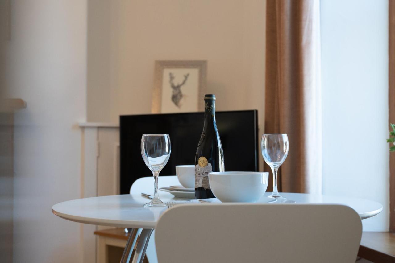 Dwellcome Home Ltd 1 Bed Apt, Half Mile To Union Street Yet Quiet, Free Parking, Fast Wifi, Ideal For Long Term Contractor, Etc Stays, Fully Equipped Kitchen, Regular Housekeeping Option - See Our Site For Assurance Aberdeen Exteriér fotografie