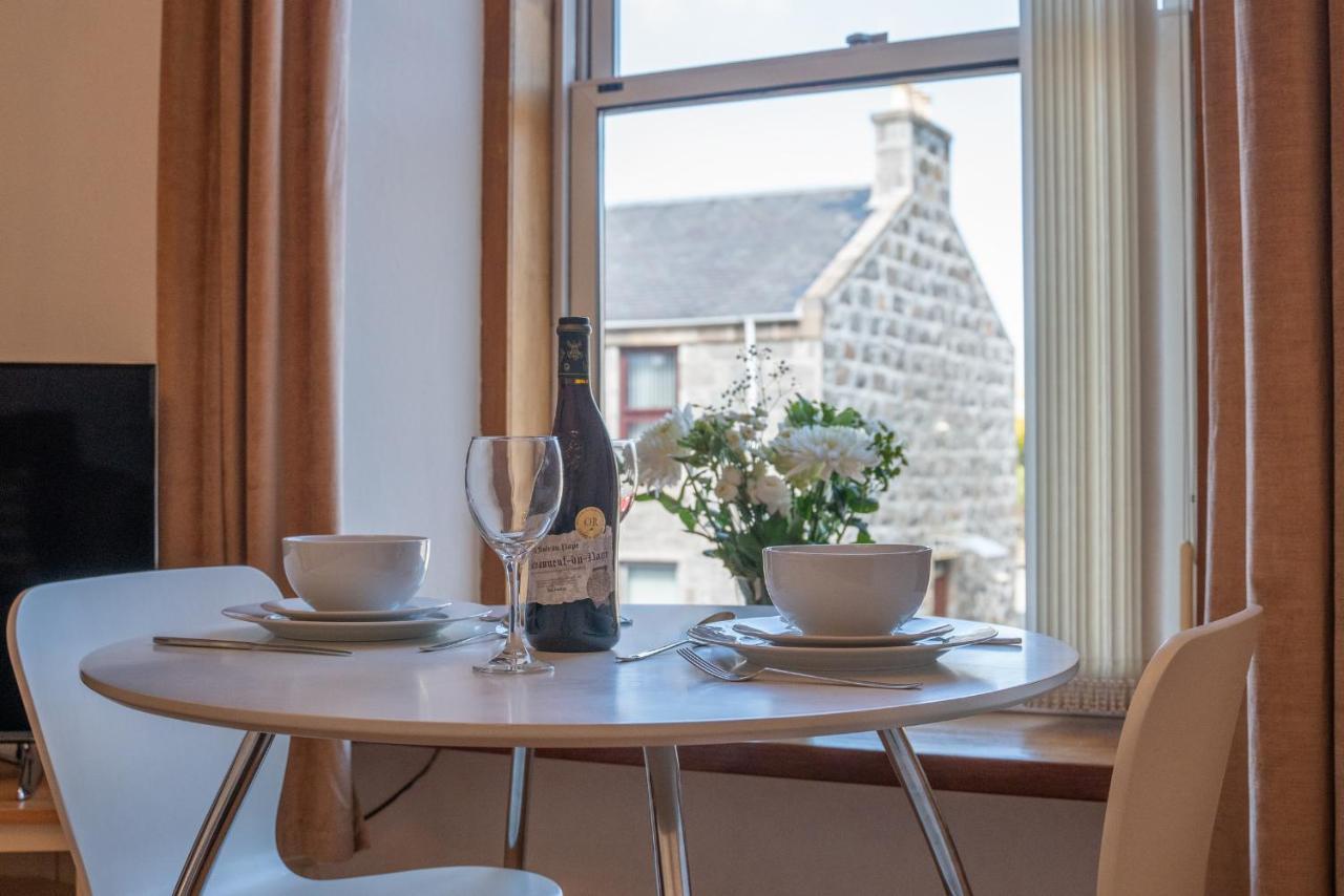 Dwellcome Home Ltd 1 Bed Apt, Half Mile To Union Street Yet Quiet, Free Parking, Fast Wifi, Ideal For Long Term Contractor, Etc Stays, Fully Equipped Kitchen, Regular Housekeeping Option - See Our Site For Assurance Aberdeen Exteriér fotografie
