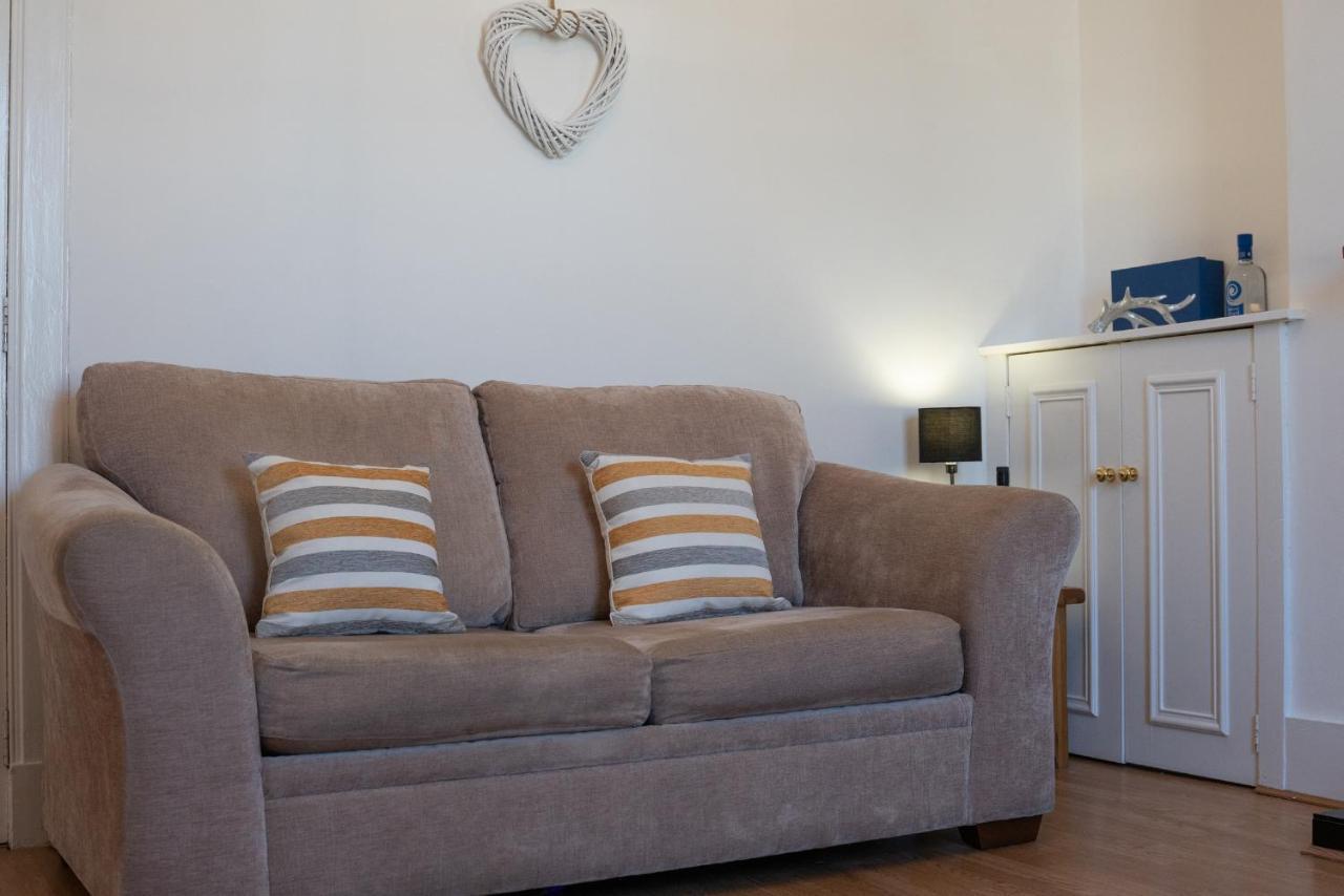 Dwellcome Home Ltd 1 Bed Apt, Half Mile To Union Street Yet Quiet, Free Parking, Fast Wifi, Ideal For Long Term Contractor, Etc Stays, Fully Equipped Kitchen, Regular Housekeeping Option - See Our Site For Assurance Aberdeen Exteriér fotografie