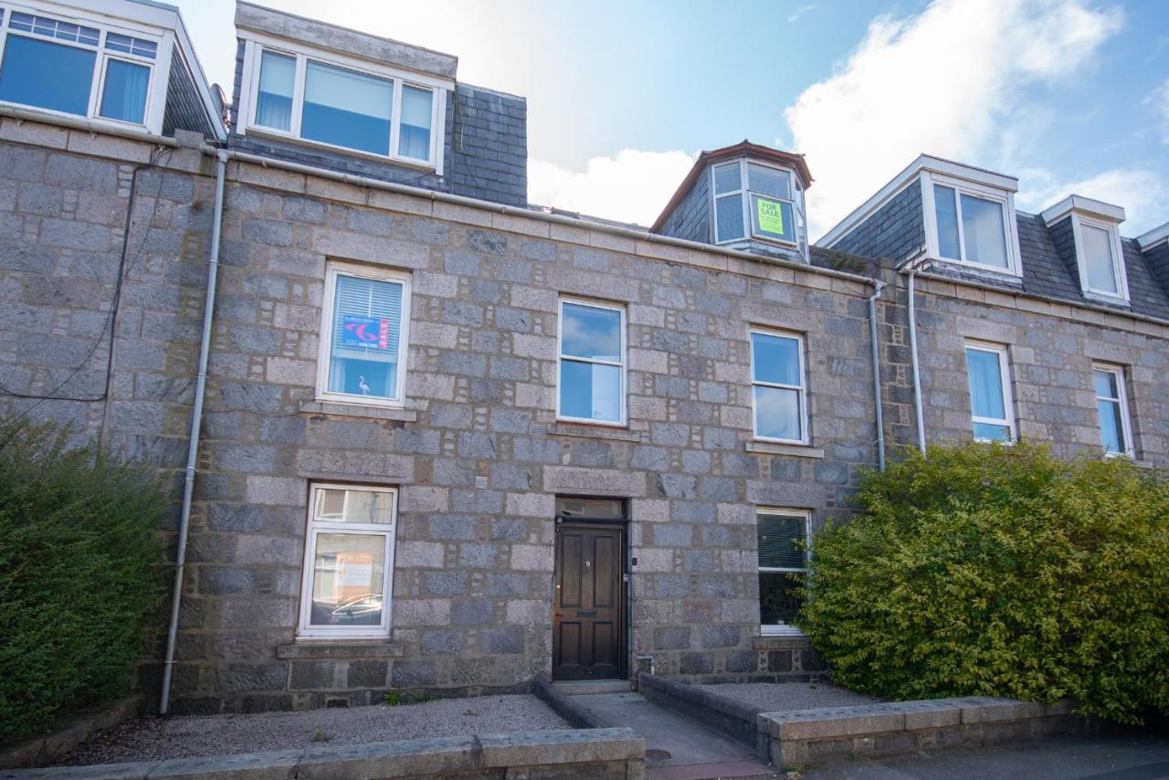 Dwellcome Home Ltd 1 Bed Apt, Half Mile To Union Street Yet Quiet, Free Parking, Fast Wifi, Ideal For Long Term Contractor, Etc Stays, Fully Equipped Kitchen, Regular Housekeeping Option - See Our Site For Assurance Aberdeen Exteriér fotografie